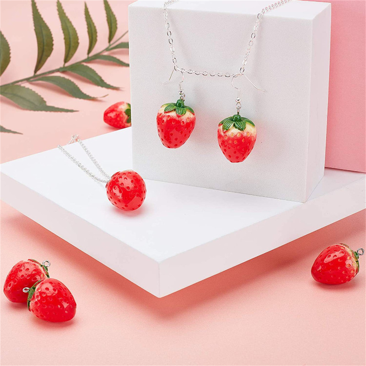 SG04 귀여운 5개 딸기 과일 레진 미니어처 푸드 아 - Resin Art Necklace 리뷰 및 가격