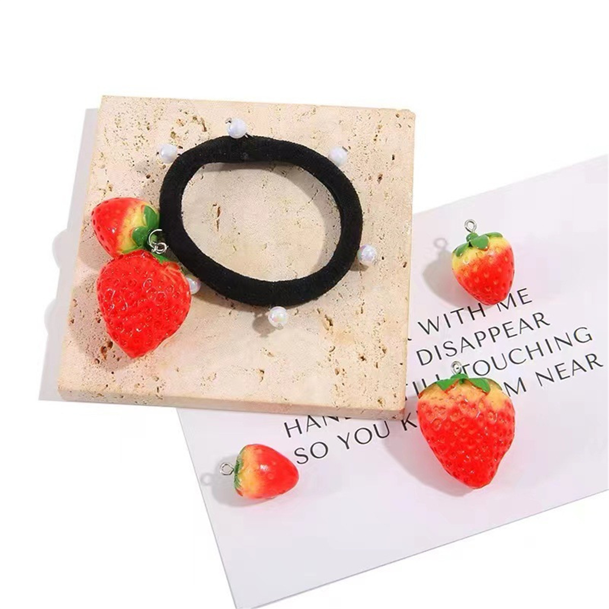 SG04 귀여운 5개 딸기 과일 레진 미니어처 푸드 아 - Resin Art Necklace 리뷰 및 가격